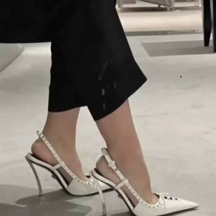 Sandales à talons aiguilles cloutés