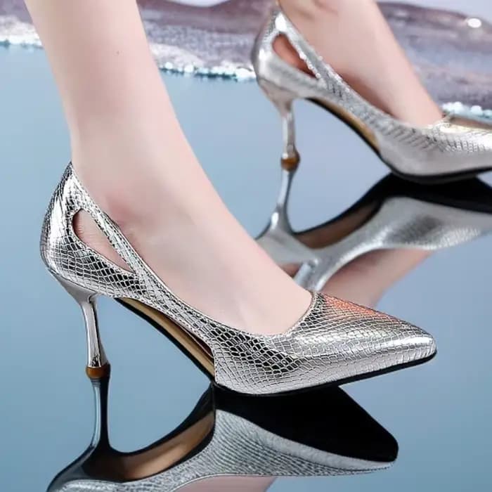 Nouvelles Chaussures à Talons Hauts 2026 – Escarpins Pointus à Bout Ouvert et Découpes