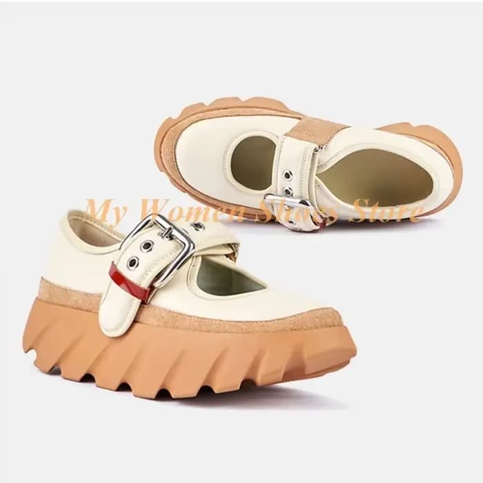 Chaussures à talon épais avec bride à boucle