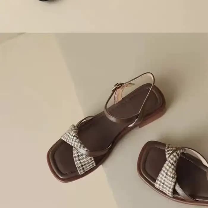 Sandales pour femmes Été 2026 Chaussures décontractées de luxe pour dames avec perles en promotion – Le meilleur de la Corée