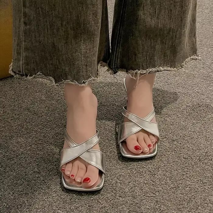 Mules tendance à talon chaton pour femme