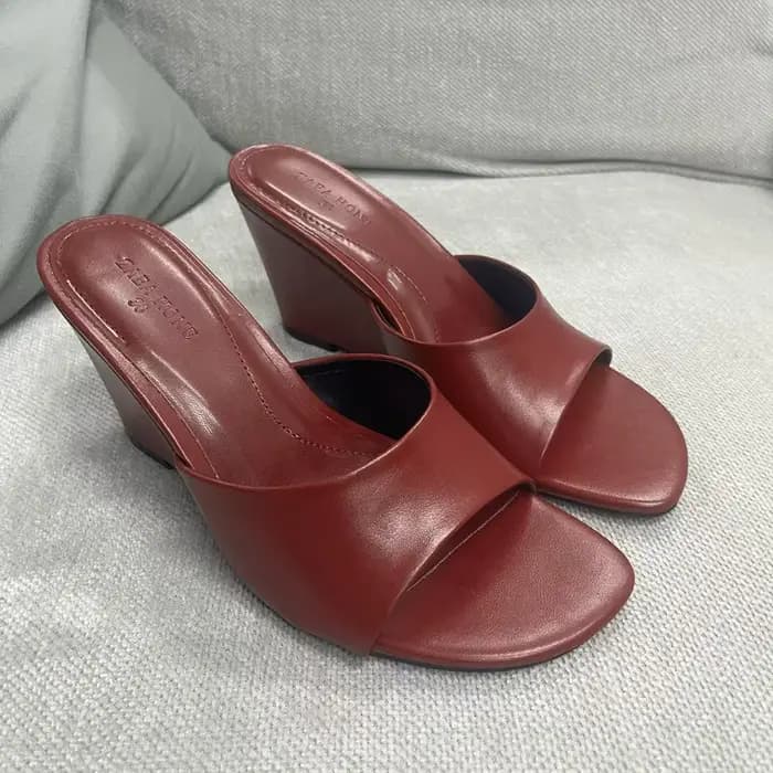 Mules compensées en cuir pour femme, à bout carré ouvert, décontractées et élégantes, tendance, à enfiler, design épuré pour tenues quotidiennes