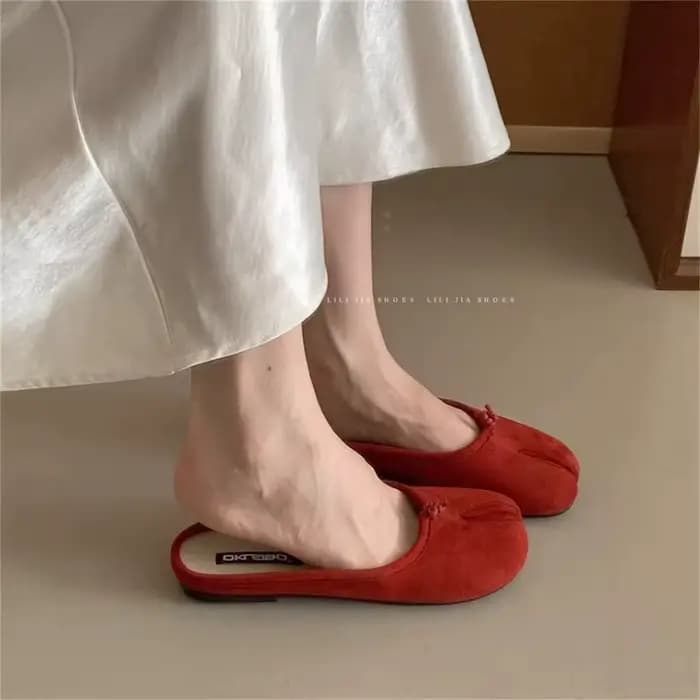 Nouvelles mules d'été 2026 pour femmes, style décontracté, à bout fendu, à enfiler, pour l'extérieur, chaussures plates souples à talon plat, type claquettes habillées