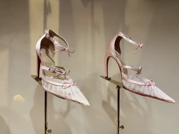 Sandales à talons aiguilles pointus en dentelle avec nœud pour femme