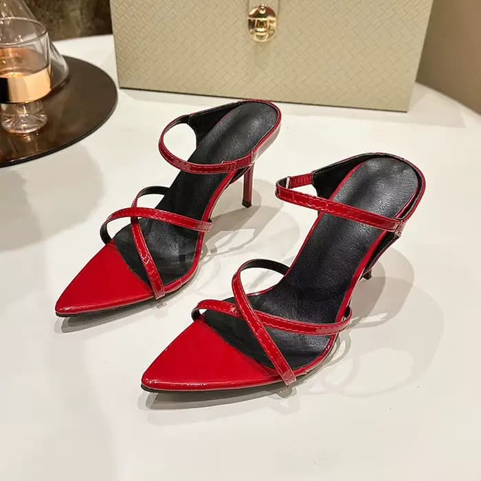 Talons hauts talon aiguille pour femmes 2025 été nouvelle sangle pointue sandales vides arrière sandales sexy à bout ouvert pour les femmes vêtements chauds