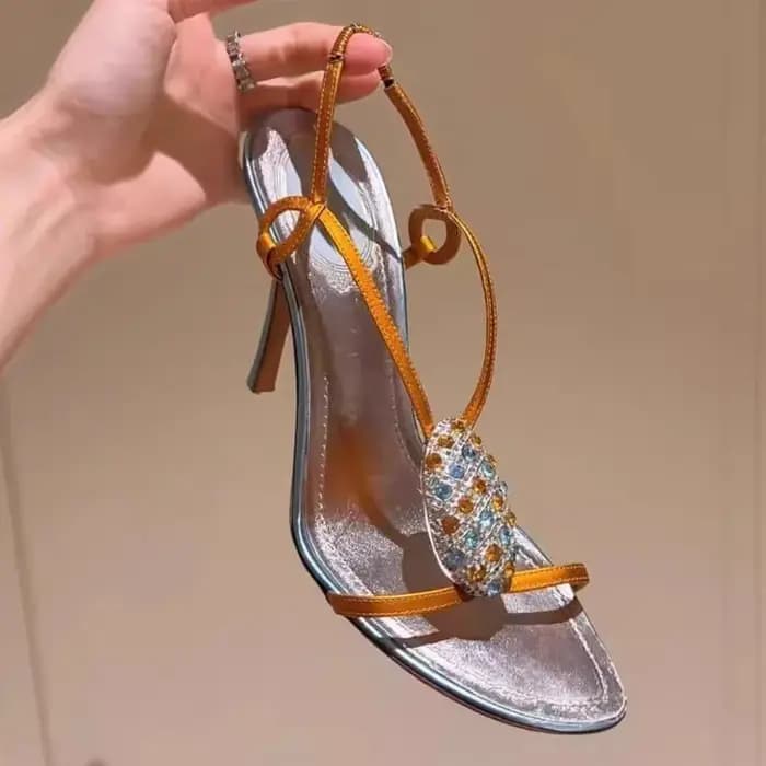 Nouvelles sandales d'été 2026 pour femme, en satin orange, décorées de strass, à talon aiguille, bout ouvert, avec bride de cheville, élégantes pour soirée et bal de promo