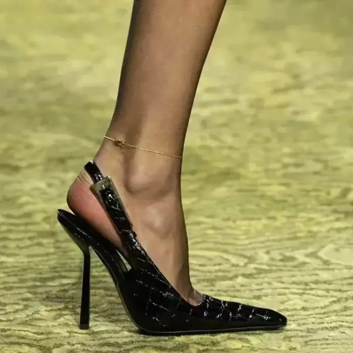 Escarpins à talons aiguilles pointus en cuir verni pour femmes