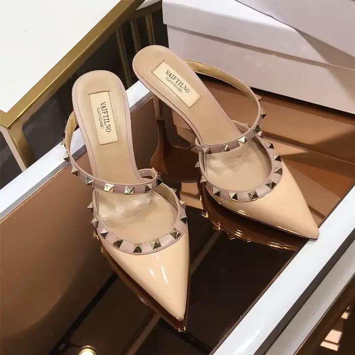 Sandales à talons pour femme, collection été 2026, mules de luxe à rivets en cuir verni, bout pointu, confortables, élégantes et décontractées