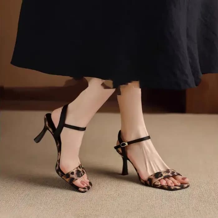 Sandales sexy à talons hauts imprimé léopard, sandales à talon fin à une seule bride. Chaussures élégantes pour femmes, style fête d'été. Tailles 35 - 43