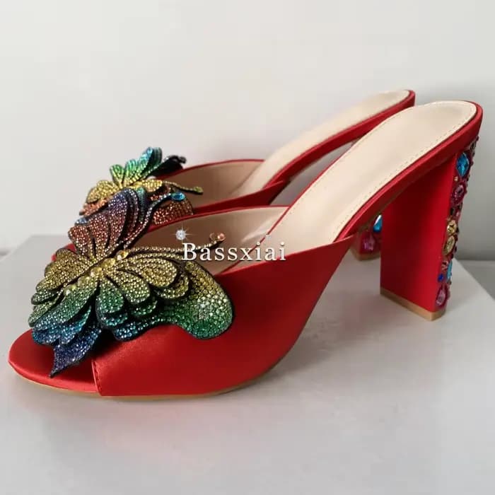 Mules en soie rouge pour femme, sandales à talons hauts avec décorations papillon-fleur en strass colorés, collection printemps-été