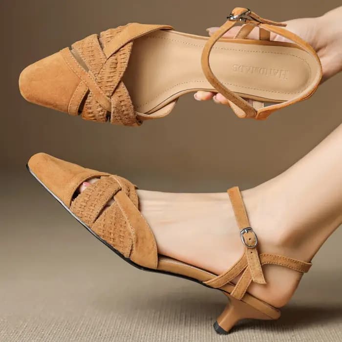 Sandales à lanières de cheville tressées en cuir suédé naturel pour femmes