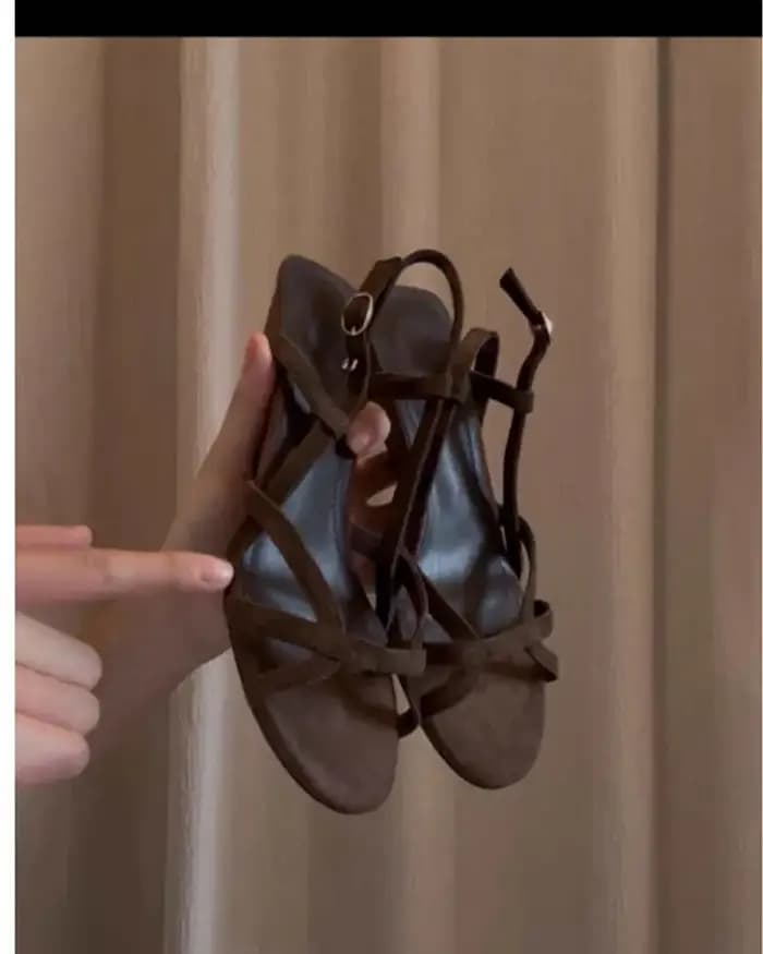Sandales pour femmes nouveau à la mode décontracté confort bout pointu graphiques géométriques talon câble sandales de bureau 2025 talons hauts populaires