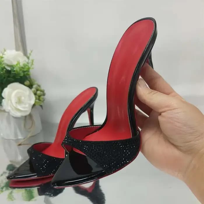 Talons hauts pointus à la mode
