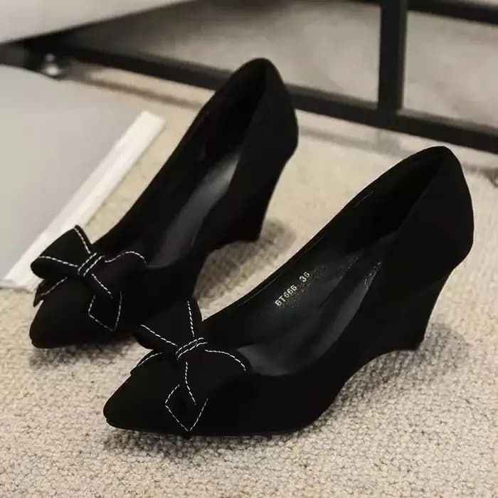 Talon incliné chaussures de mode femmes printemps nouvelle eau diamant pointu bouche peu profonde doux Sexy talons hauts femmes noir rétro chaussures 43