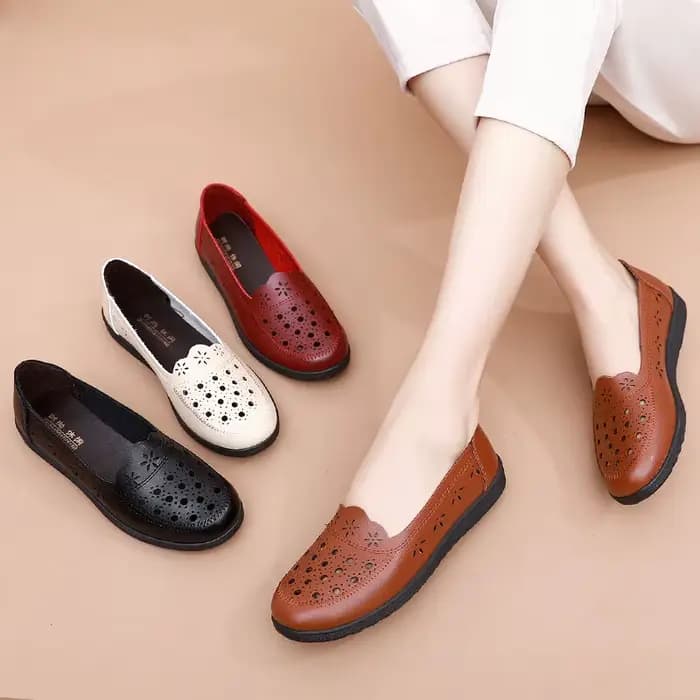 Baotou-Sandales Confortables en Cuir pour Femme, Chaussures d'Été à Semelle Souple et Plate, avec Trous, pour le Moyen et la Vieillesse