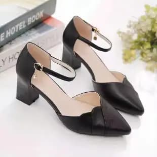 Sandales à talon bloc pour femmes printemps-été 2026 | Pumps à bout fermé et à bride cheville tend