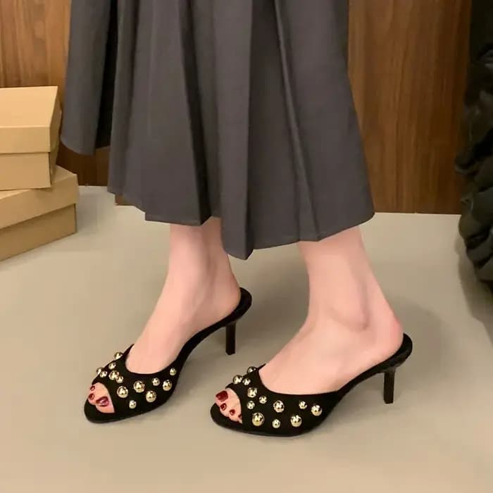 2025 clouté Peep Toe Stiletto sans lacet Rivets dorés décor classique Sexy femmes sandales d'été robe de soirée quotidien décontracté chaussure unique