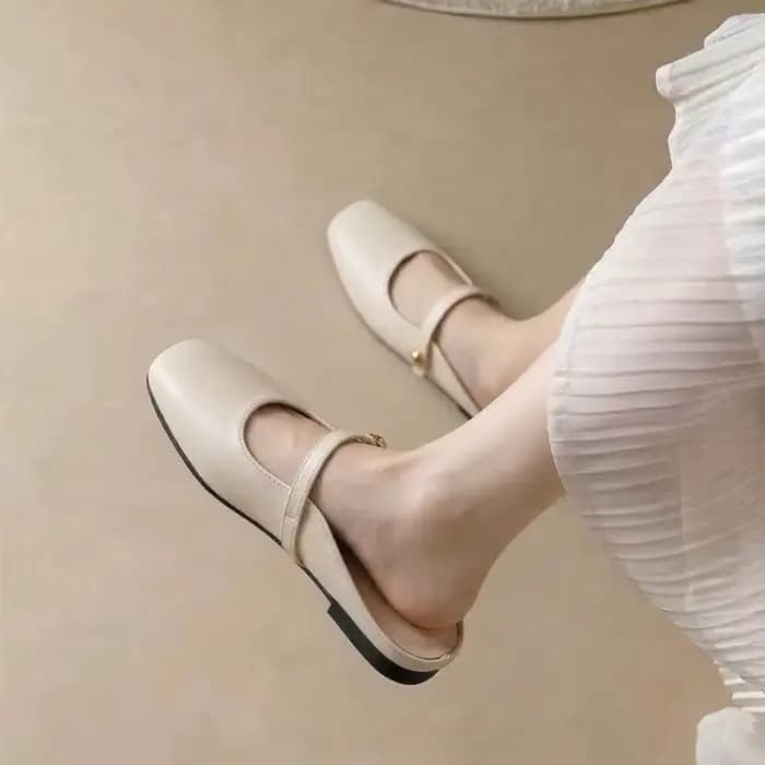 Nouvelle collection été pour femmes : Mules rétro-chics et polyvalentes à bout fermé — Sandales déco