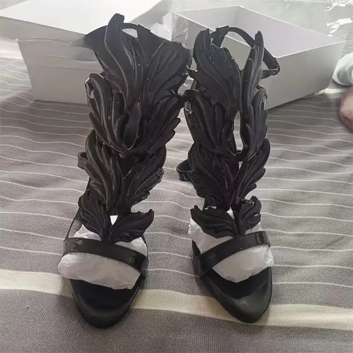 Sandales à talons hauts blanches élégantes pour le bal