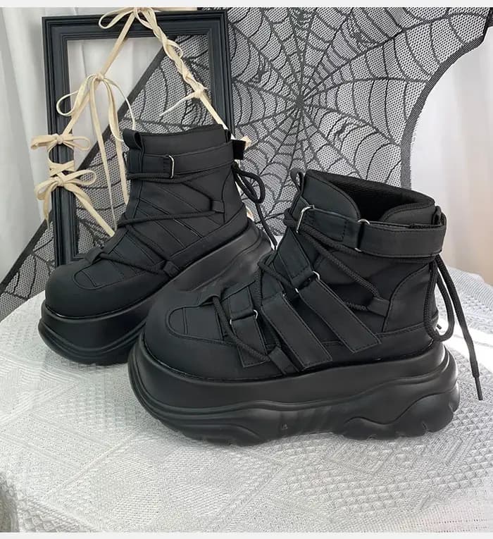 2025 Goth Dark Punk Rock Muffin femmes plate-forme chaussures noir mat cheville crochet et boucle