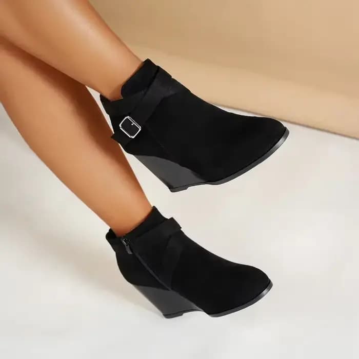 Bottines modernes à talons compensés noirs en daim avec fermeture éclair latérale pour femme, chaussures d'hiver à boucle, grande taille, talons hauts