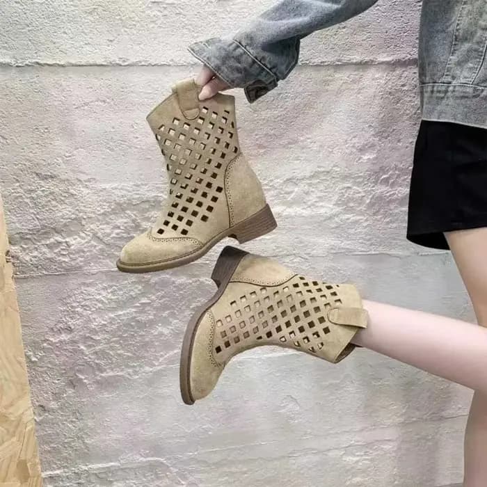 Sandales creuses tendance 2026, nouvelle collection printemps, à bout rond, respirantes, à plateforme, polyvalentes, style bottes western cool
