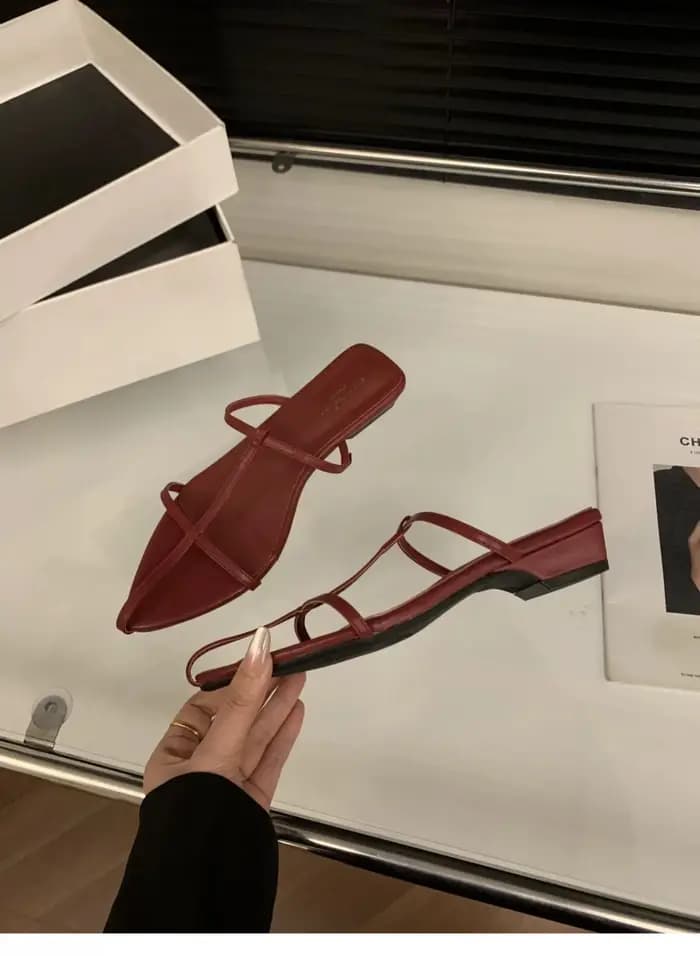 Sandales romaines argentées style français à bout pointu et talon épais, chaussures à enfiler pour l'extérieur, style vacances d'été, chaussures féeriques