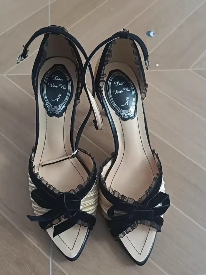 Talons aiguilles printemps et été nouveau bout pointu dentelle peu profonde maille strass chaussures de mariage plates robe de banquet sandales pour femmes