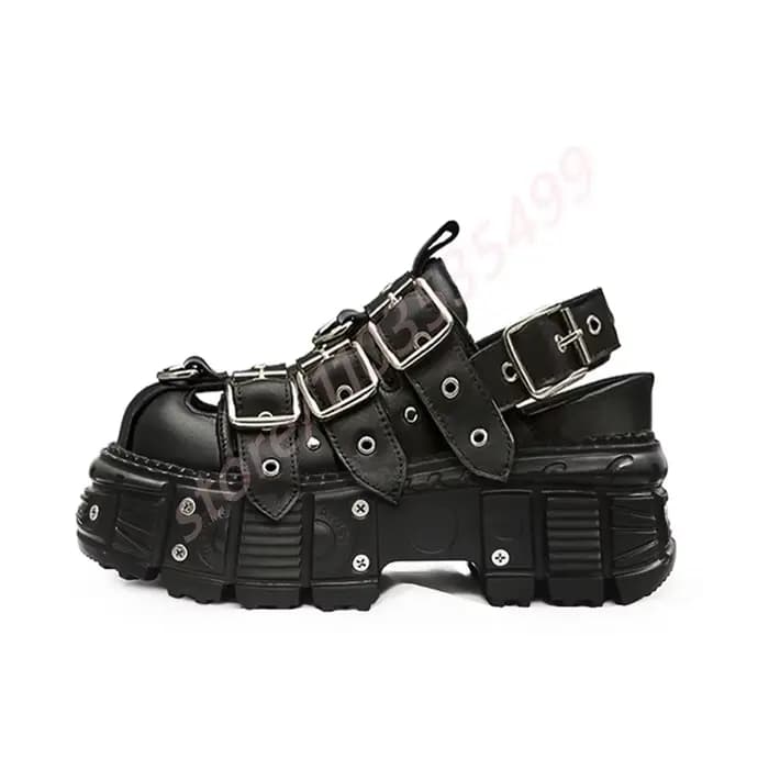 Semelle épaisse boucle de ceinture sandales romaines creuses bout rond sangle arrière Punk 2025 été nouveau Rivet noir mode fête sandales décontractées