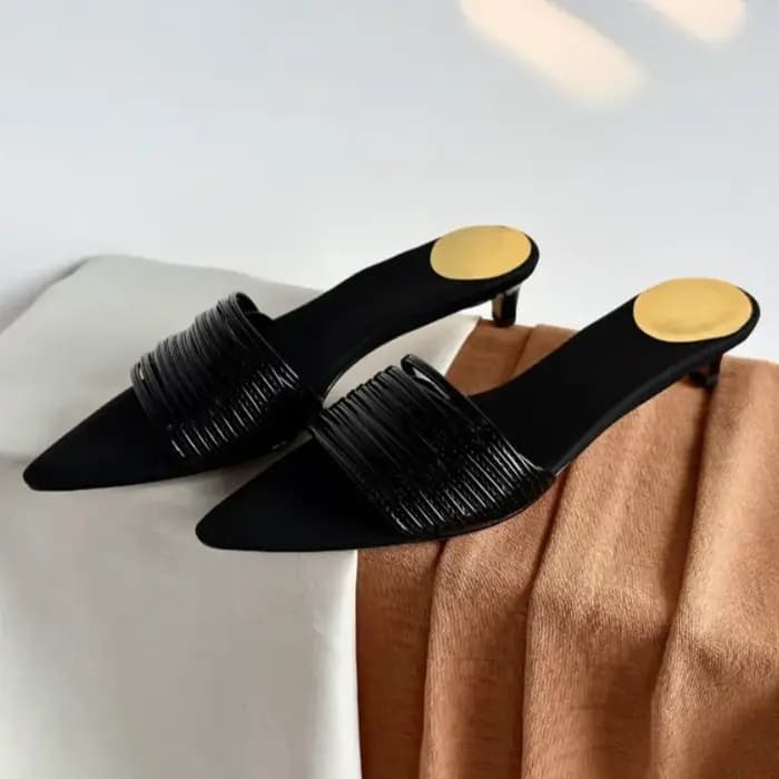 Mules noires à bout pointu et bande étroite pour femmes