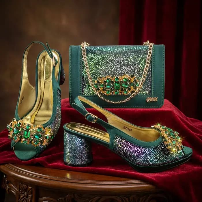 Ensemble de chaussures à talons hauts élégantes noires INS 2026 pour femmes et sac orné de strass - Parfait pour toutes