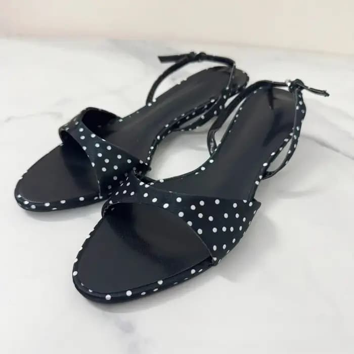 Talons chaton été 2026 femmes sandales modernes à pois Satin bout ouvert concis élégant marque Desinger haute qualité dames chaussures