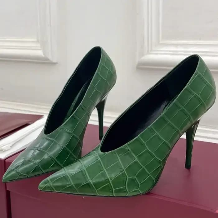 Escarpins en cuir de peau de serpent à talons hauts peu profonds