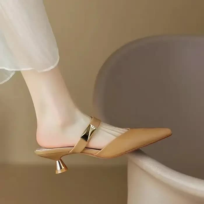 Femmes chaton talons Mules rivet doré bout pointu sandales d'été mode Beige dames décontracté Med