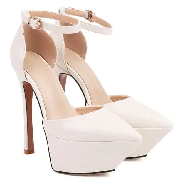 Escarpins à talon épais en cuir verni avec bride à boucle