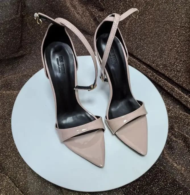Sandales d'été à talons fins et pointus nus, en cuir verni, simples et polyvalentes, une pièce avec boucle et orteils exposés pour femmes, nouvelle collection