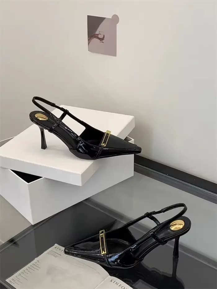 2025 Été Nouveau! Sandales à talons aiguilles en cuir verni à bout pointu avec boucle en métal