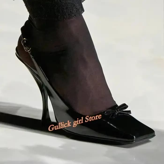 Escarpins slingback bordeaux à bout carré, talon aiguille fin, bride arrière, collection Runway Prin