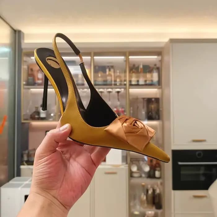 Nouvelles sandales à talons aiguilles pointues et fleuries pour femme
