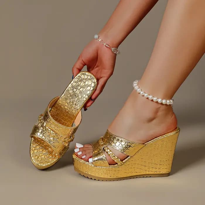 Sandales compensées dorées à imprimé crocodile 10 cm – Tongs tissées tendance pour femme