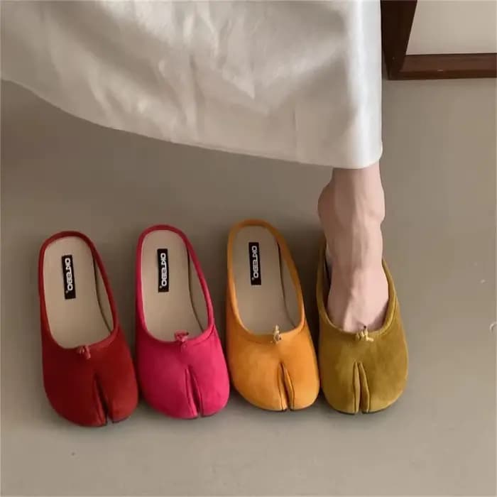 Nouvelles mules d'été 2026 pour femmes, style décontracté, à bout fendu, à enfiler, pour l'extérieur, chaussures plates souples à talon plat, type claquettes habillées