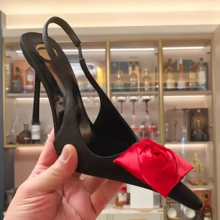 Nouvelles sandales à talons aiguilles pointues et fleuries pour femme