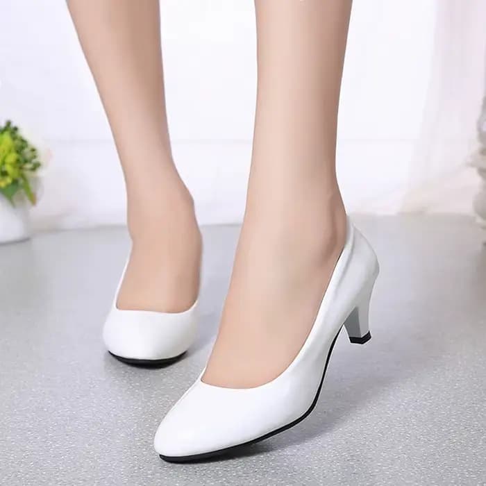 Nouvelles chaussures pour femmes sur talons élégant moyen haut talon dames bout pointu mode pompes pour femme bureau noir blanc rouge